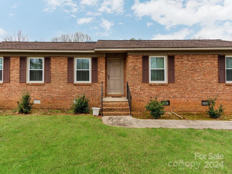 119 Fieldcrest Dr, Stanley, NC 28164