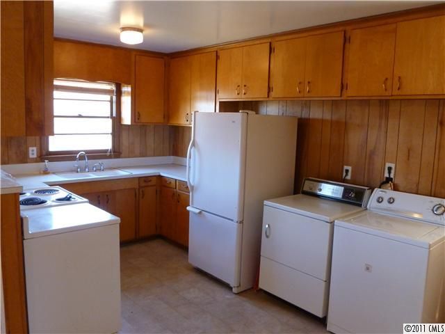 223 Lakeside Ave, Davidson, NC 28036