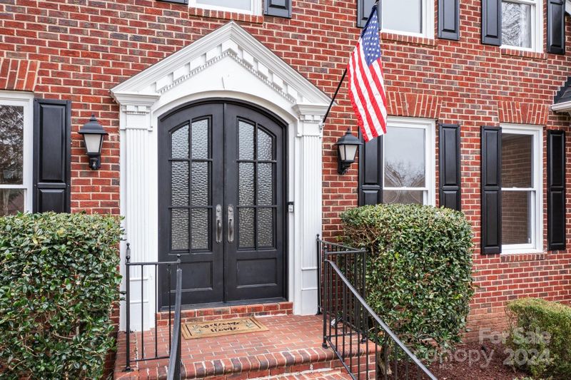 18610 River Falls Dr, Davidson, NC 28036