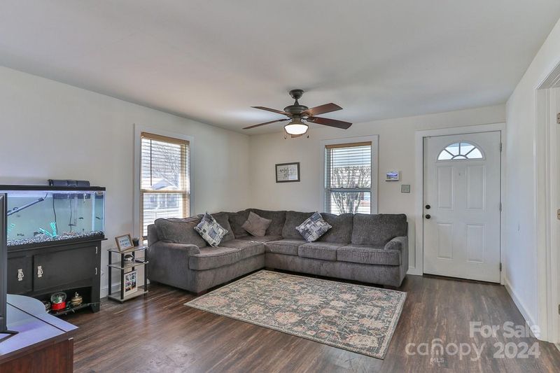 427 26th St SW, Hickory, NC 28602