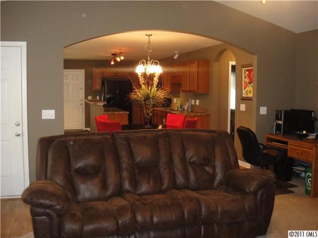 150 Winding Cedar Dr, Statesville, NC 28677