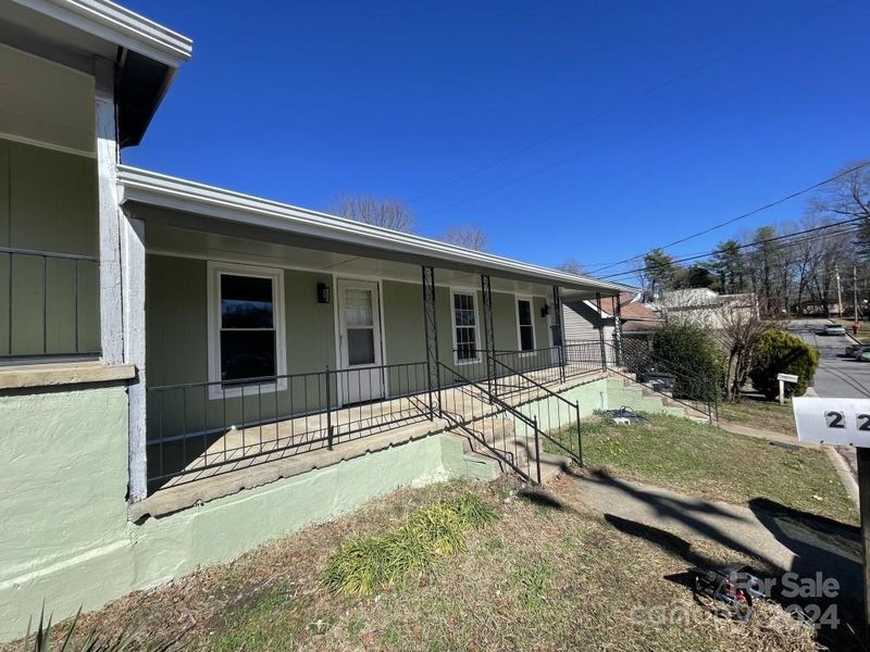 225 E Sharpe St, Statesville, NC 28677