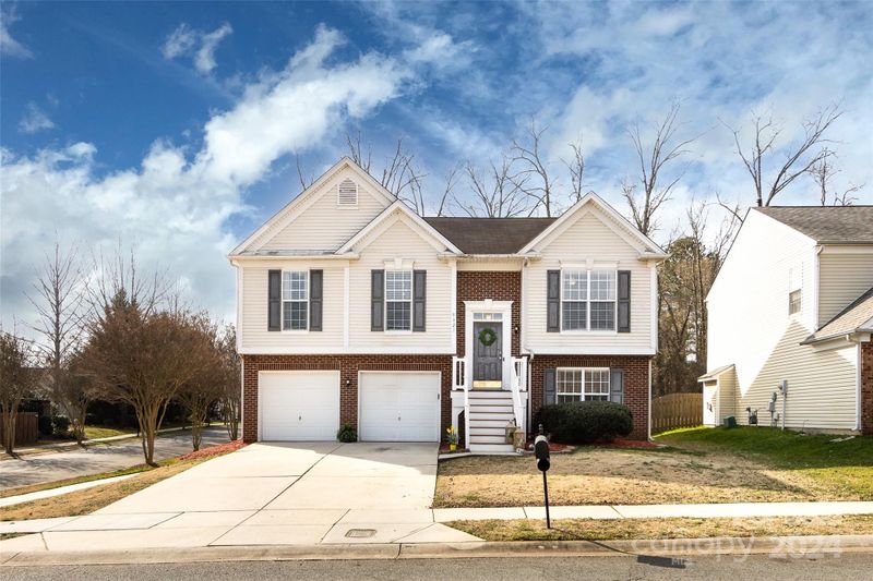 9327 Bellegarde Dr, Charlotte, NC 28277