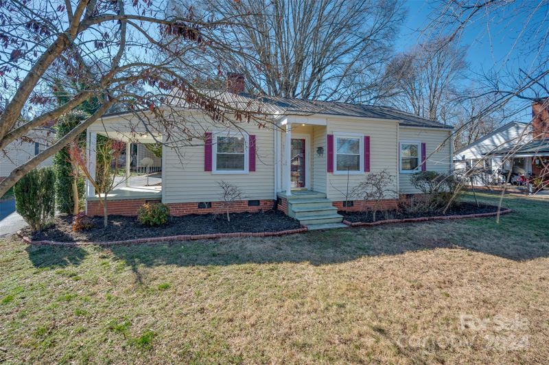 1451 11th St NW, Hickory, NC 28601