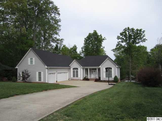 605 Edgewater Dr, Belmont, NC 28012