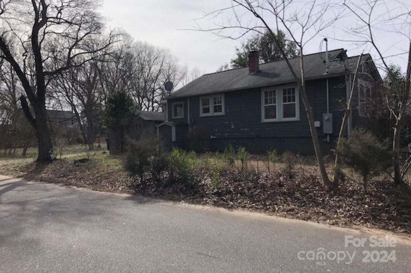 398 15th Ave NE, Hickory, NC 28601