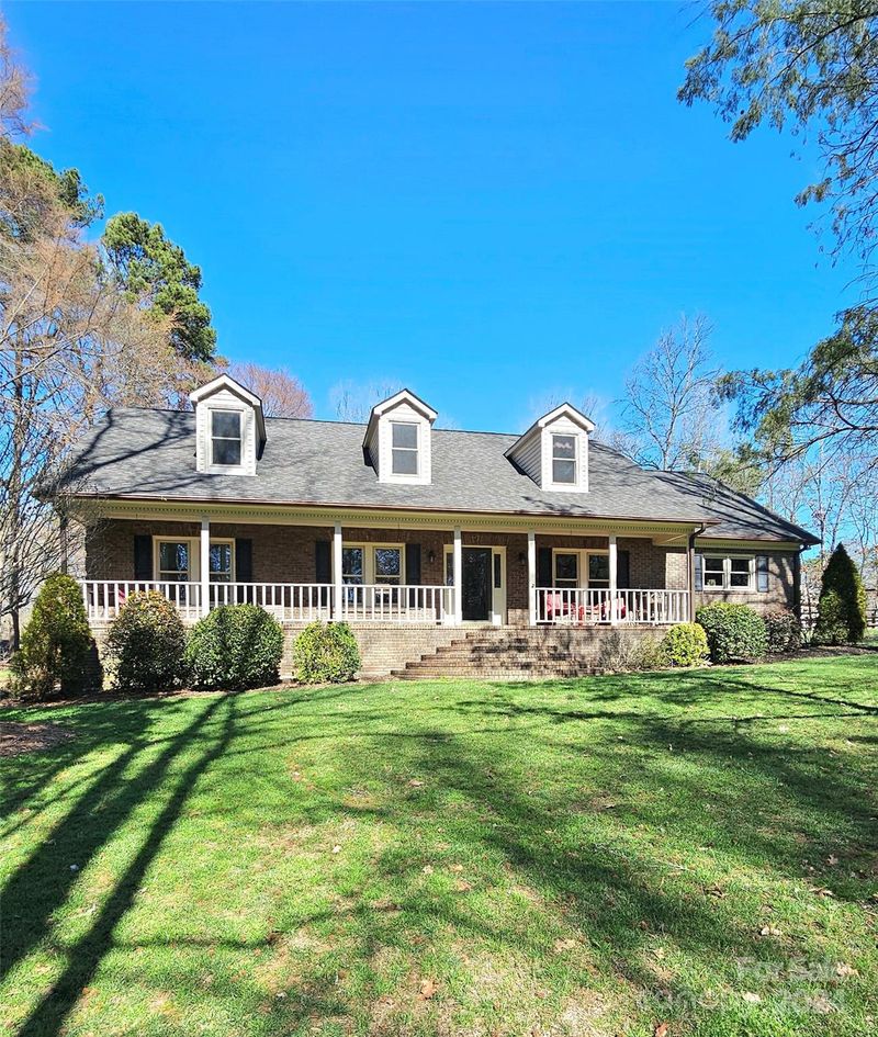 1714 Chestnut Ln, Matthews, NC 28104