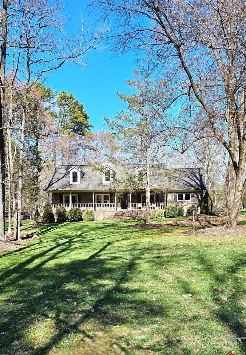 1714 Chestnut Ln, Matthews, NC 28104