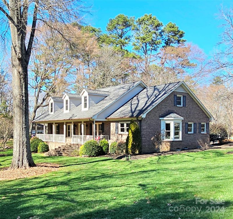 1714 Chestnut Ln, Matthews, NC 28104