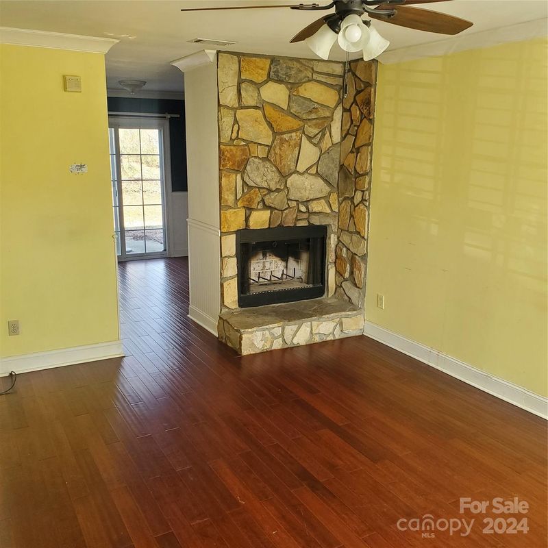 8261 Golf Ridge Dr, Charlotte, NC 28277