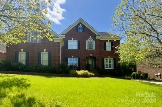 912 Robinbrook Ln, Waxhaw, NC 28173