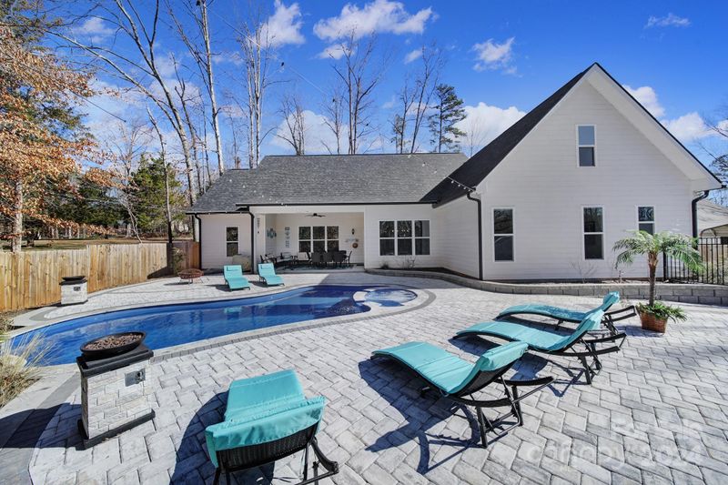 1409 Breezewood Dr, Charlotte, NC 28262
