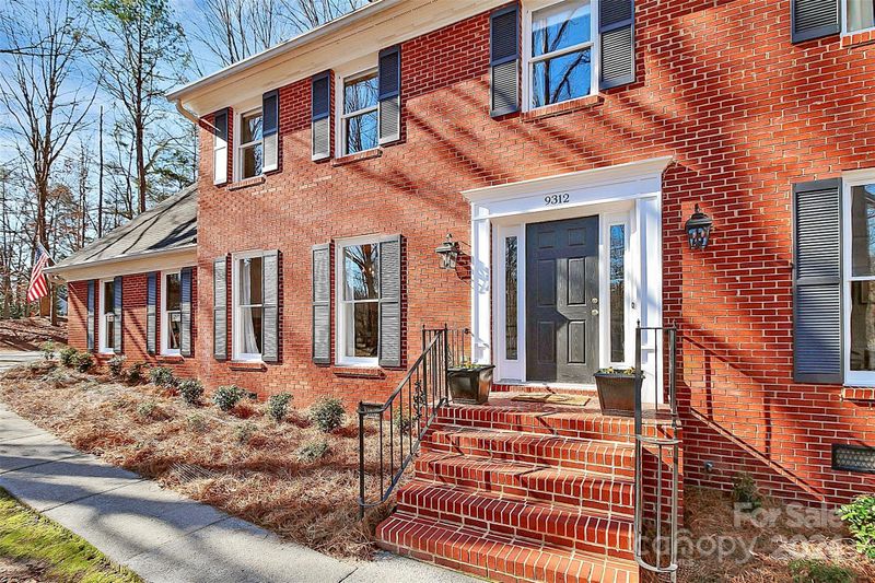 9312 Whitethorn Dr, Charlotte, NC 28277