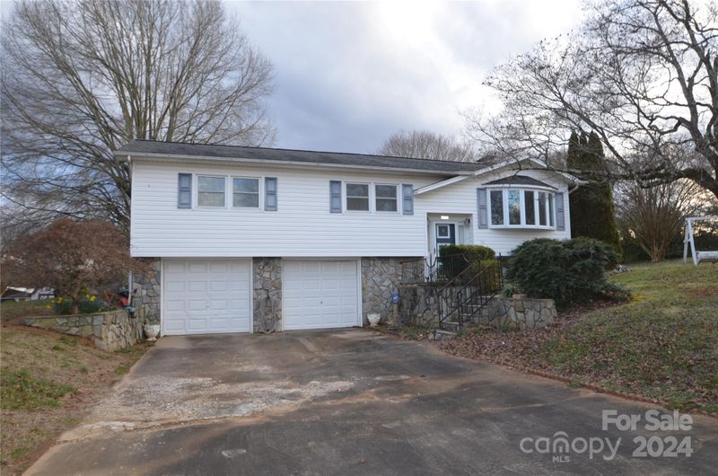 2737 Tiffany St, Conover, NC 28613