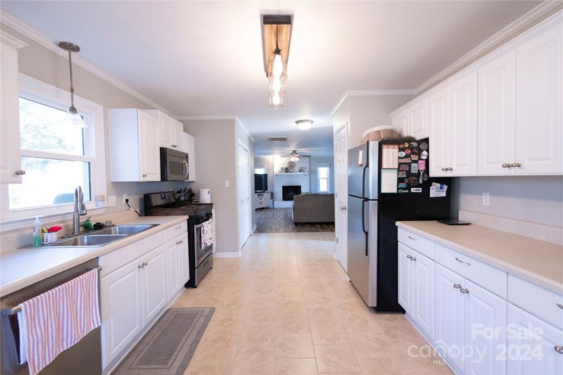 1316 Rivermont Dr, Gastonia, NC 28054