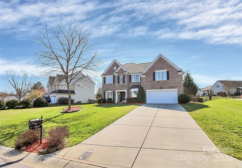 4965 Riverview Dr, Harrisburg, NC 28075
