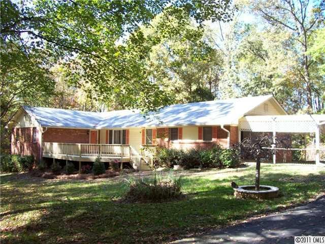 917 Blacksnake Rd, Stanley, NC 28164