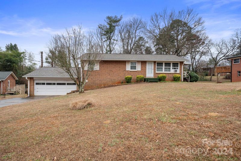 1920 16th Ave, Hickory, NC 28601