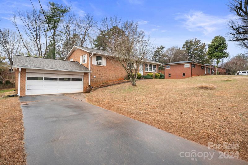 1920 16th Ave, Hickory, NC 28601