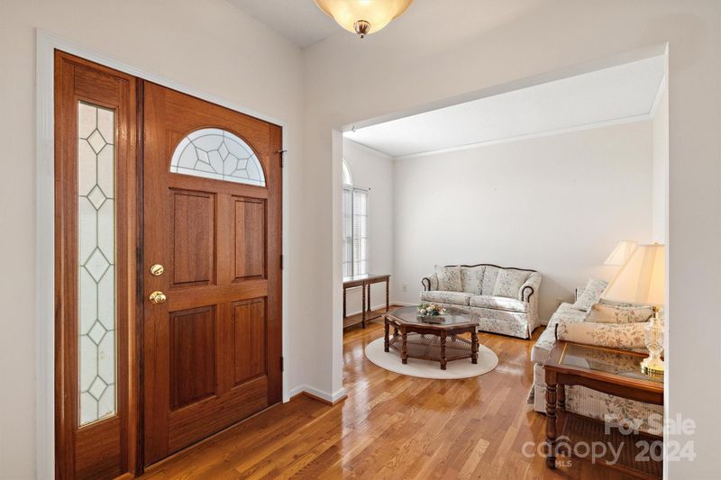 1164 Daisy Ln, Hickory, NC 28602