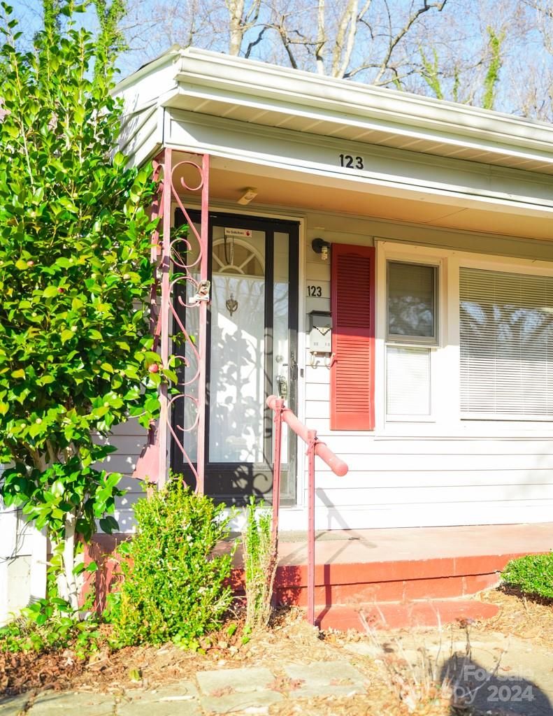 123 21st Ave NE, Hickory, NC 28601
