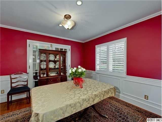 2422 Overhill Rd, Charlotte, NC 28211