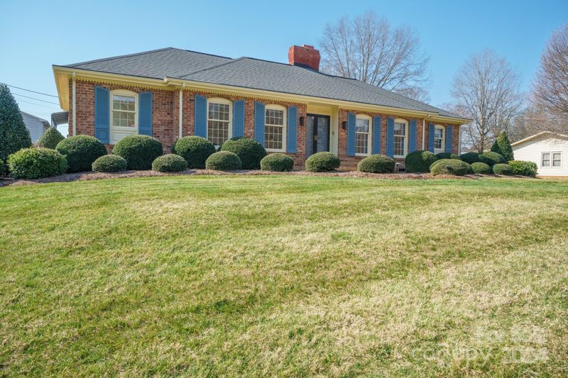 1020 E 23rd St, Newton, NC 28658