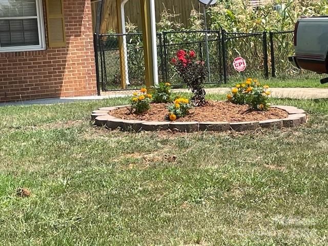 610 Milan Rd E, Charlotte, NC 28216