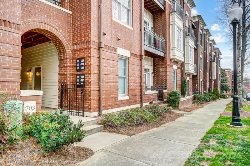 707 Garden District Dr, Charlotte, NC 28202