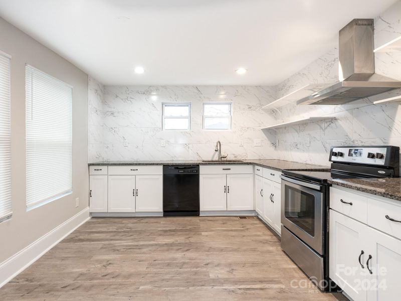 4600 Willard St, Charlotte, NC 28208