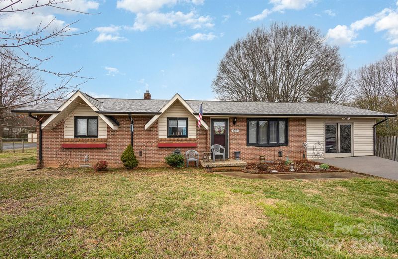 5231 Hall St, Conover, NC 28613