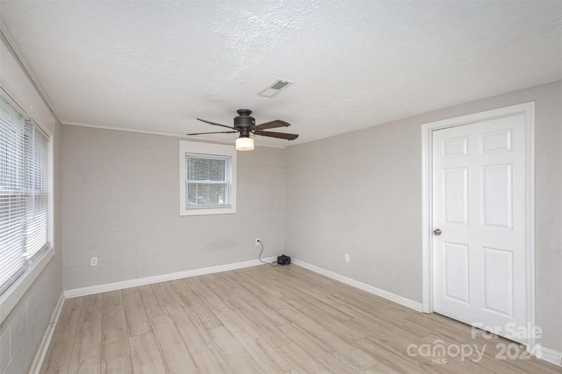 802 S Davis Ave, Newton, NC 28658