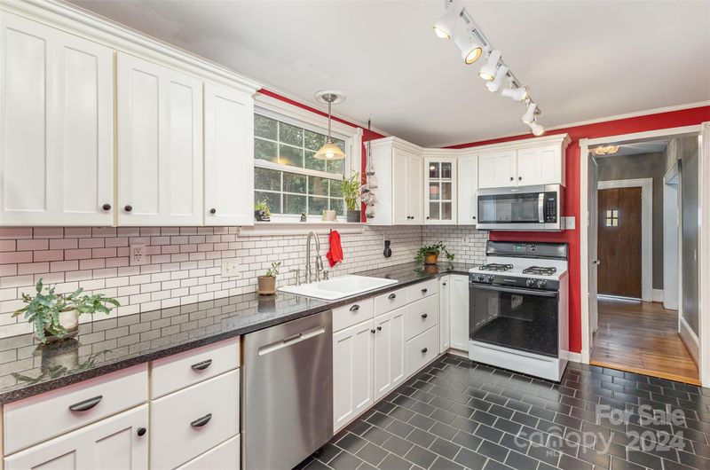 207 5th Ave W, Gastonia, NC 28052