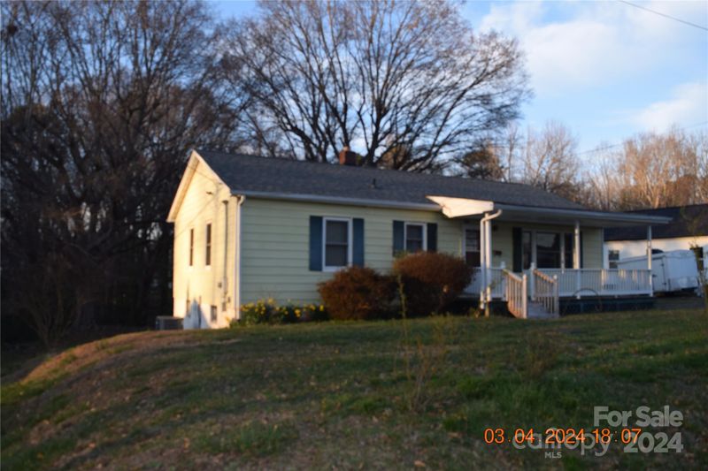 212 W Poplar St, Stanley, NC 28164