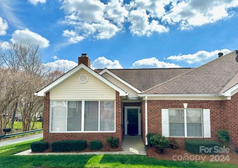 8425 Windsor Ridge Dr, Charlotte, NC 28277
