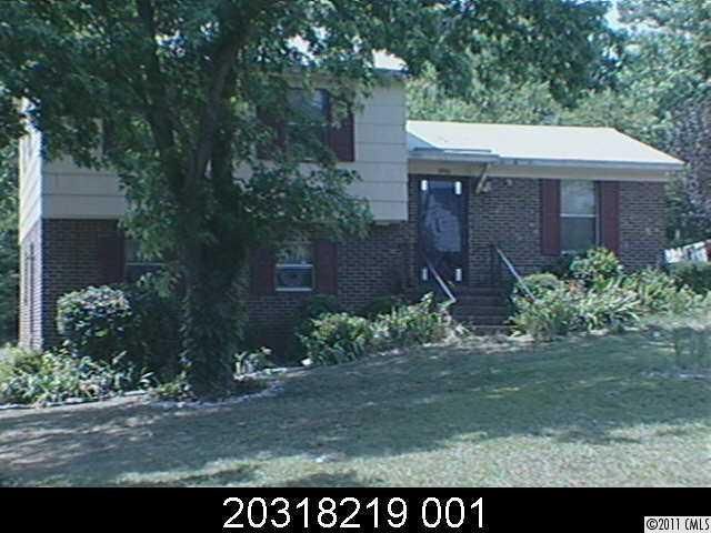 8900 Softwind Dr, Charlotte, NC 28273