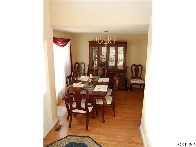 9528 Potters Rd, Matthews, NC 28104