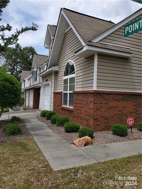 10606 Pointed Leaf Ct, Charlotte, NC 28213