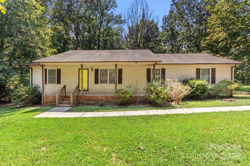 1302 Hickory Nut Ln, Lincolnton, NC 28092