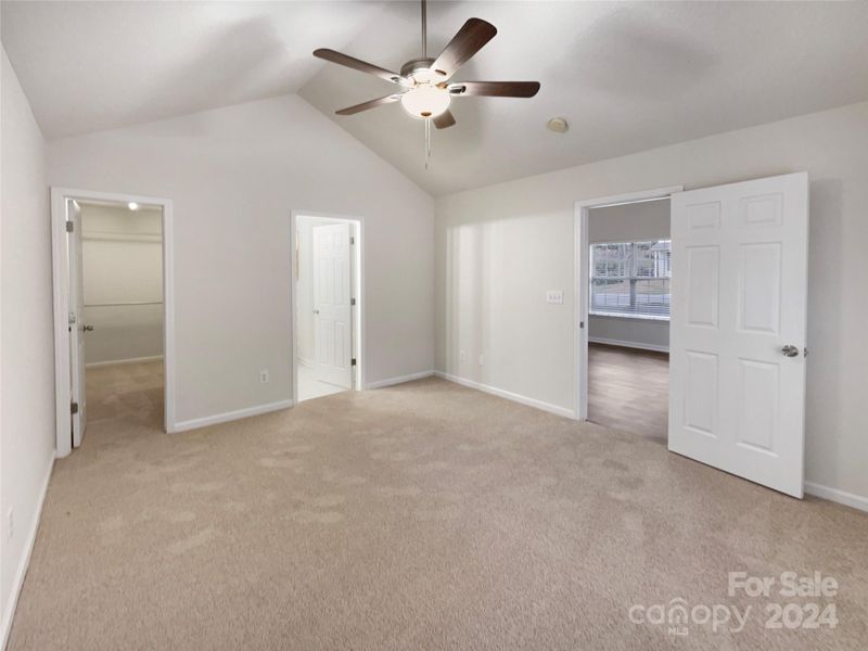 10705 Sleigh Bell Ln, Charlotte, NC 28216