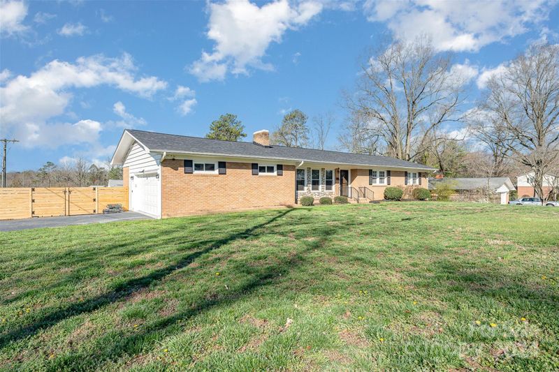 496 Crestside Dr SE, Concord, NC 28025