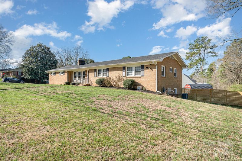 496 Crestside Dr SE, Concord, NC 28025