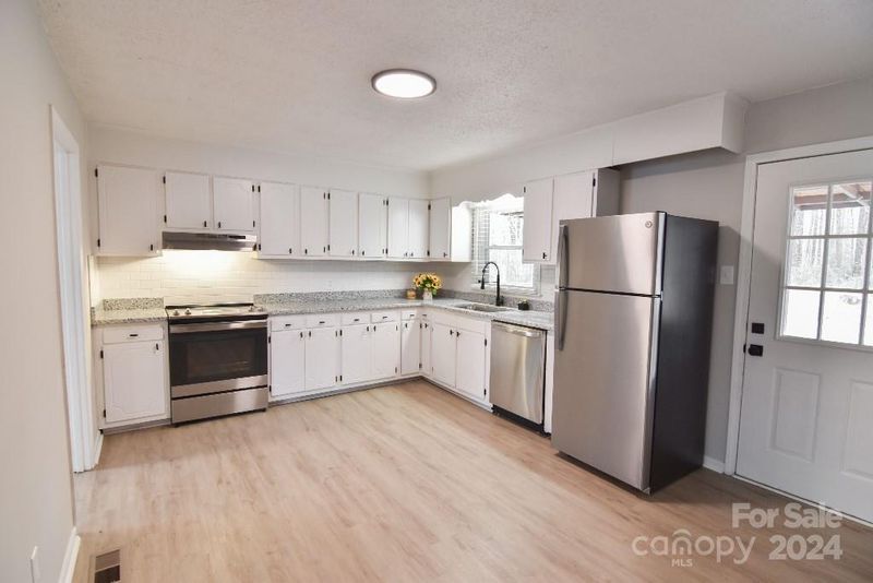 1504 Northwoods Dr, Kings Mountain, NC 28086