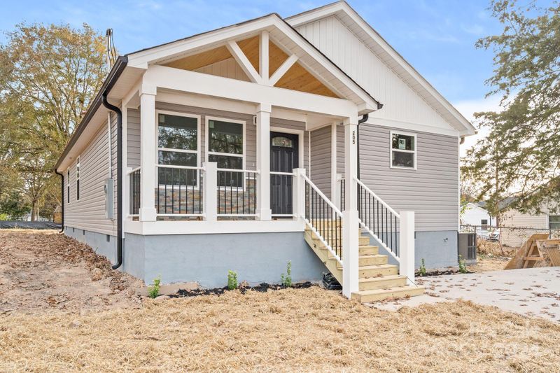 205 Valley St, Stanley, NC 28164