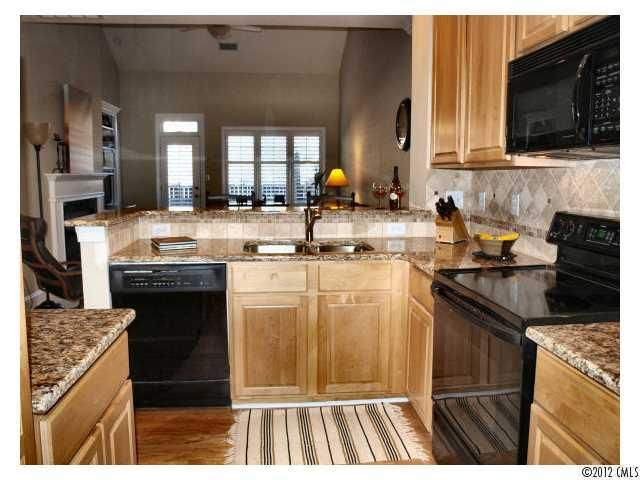 1123 Hampton Gardens Ln #-, Charlotte, NC 28209