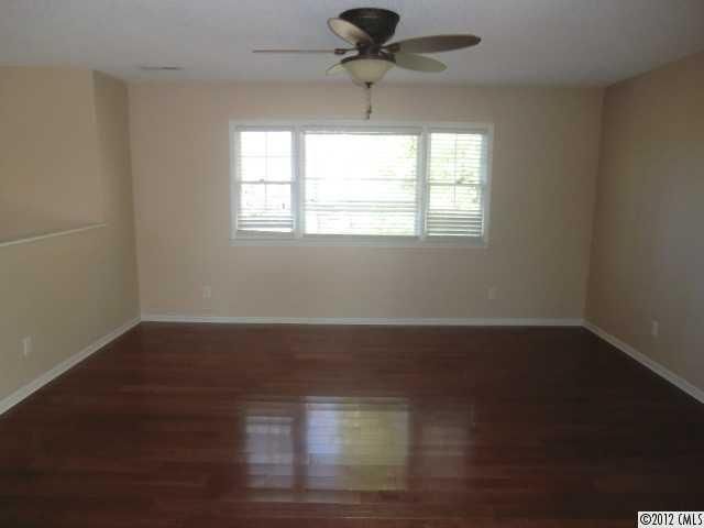 104 Walnut Cove Ln, Mount Holly, NC 28120