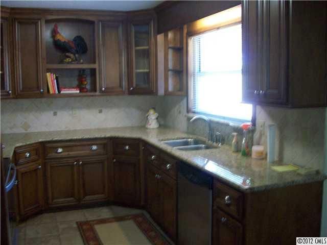 124 Greenview Dr, Kannapolis, NC 28081