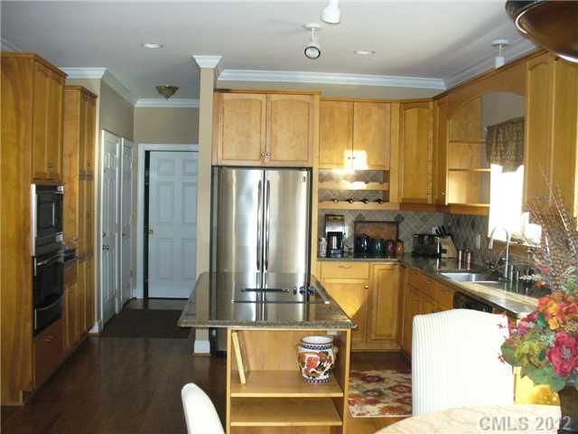 1528 Mt Isle Harbor Dr, Charlotte, NC 28214