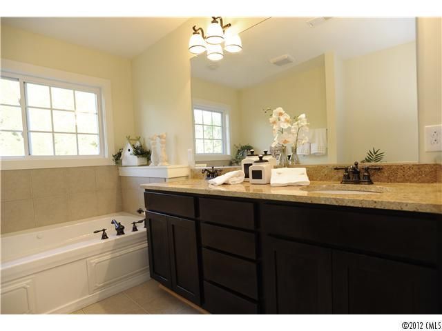 641 Village Main Cir, Davidson, NC 28036