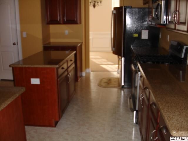 621 Springwood Dr, Waxhaw, NC 28173